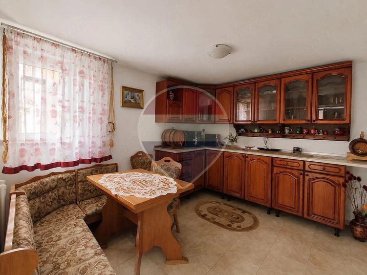 Casă cu 5 camere cu Teren 550 Mp în Tărtășești