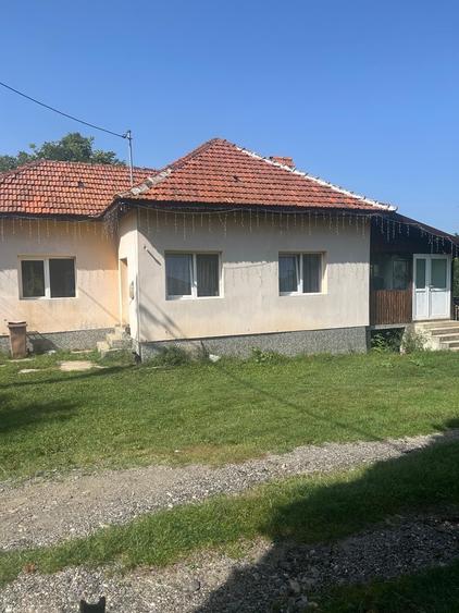 Casă cu 2 camere în Bughea de Jos