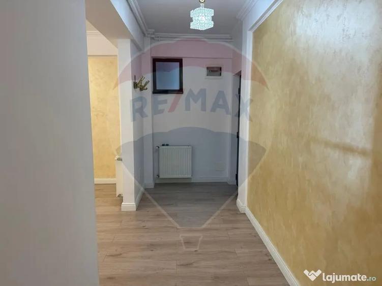 Apartament cu 3 camere decomandat în Aviației