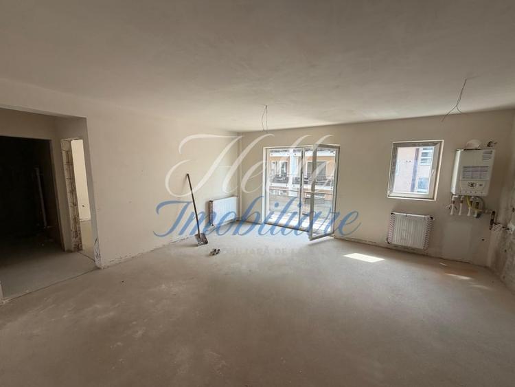 Apartament cu 3 camere semidecomandat în Florești