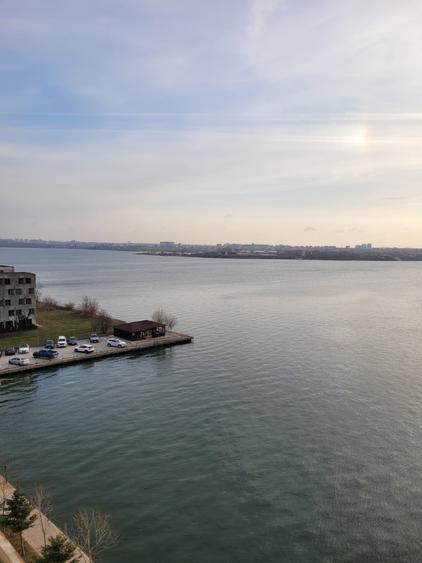 Apartament cu 3 camere semidecomandat, mobilat în Central
