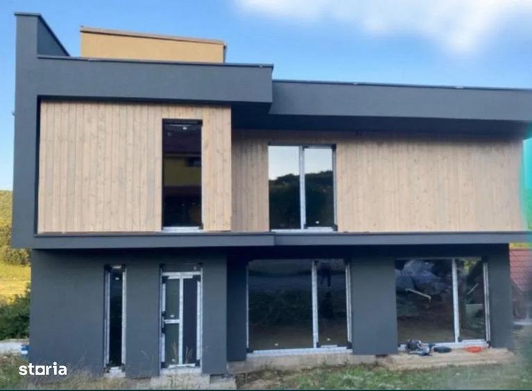 Casă cu 4 camere în Florești