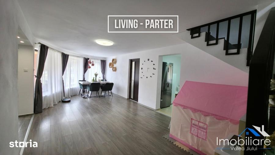 Casă cu 4 camere cu Teren 1711 Mp în Uric