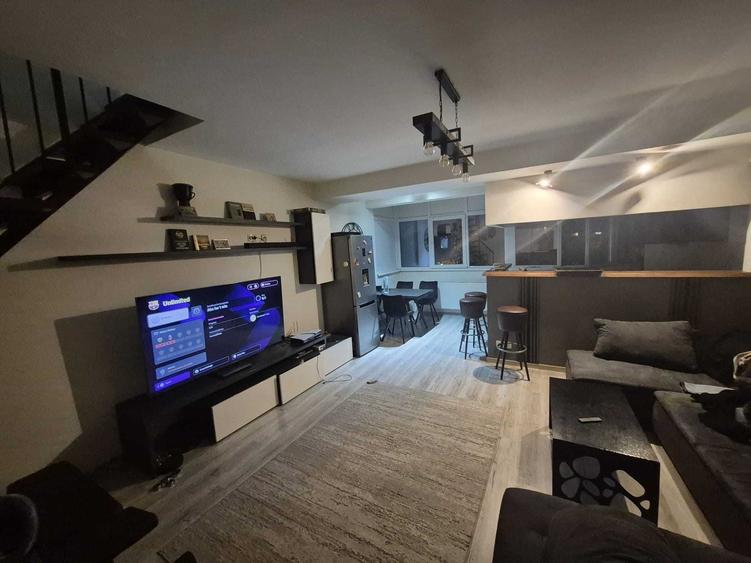 Apartament cu 3 camere decomandat în Vitan