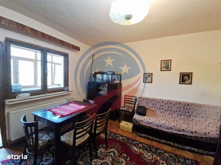 Casă cu 4 camere în Ungureni
