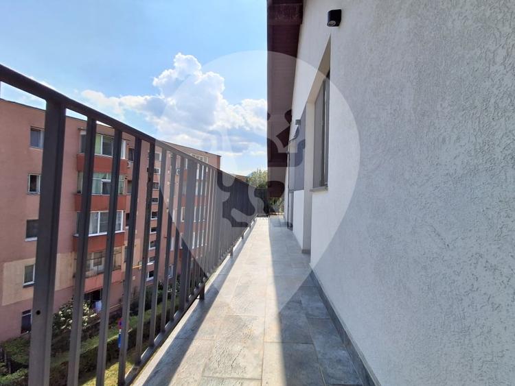 Apartament cu 3 camere decomandat în Florilor