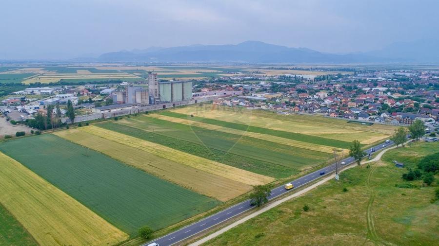 Teren agricol intravilan de 8600 mp, în Periferie