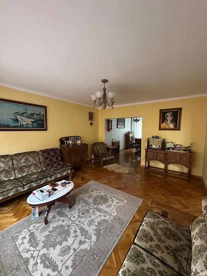 Casă cu 4 camere în Central