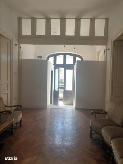 Casă cu 7 camere cu Teren 400 Mp în Siloz