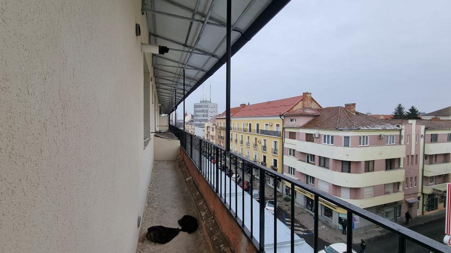 Garsonieră decomandată în Central