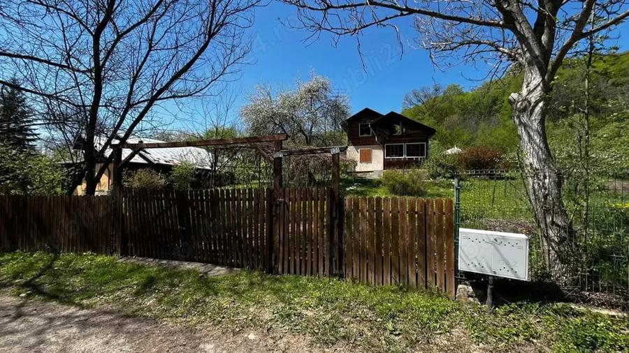 Teren de 2281 mp, în Cosmina de Sus