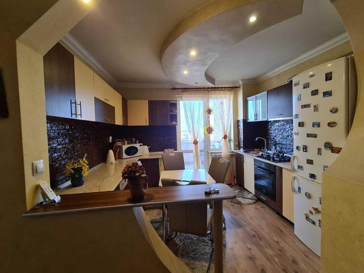 Apartament cu 3 camere decomandat în Lotus
