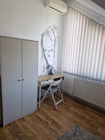 Apartament cu 4 camere semidecomandat în Circumvalațiunii