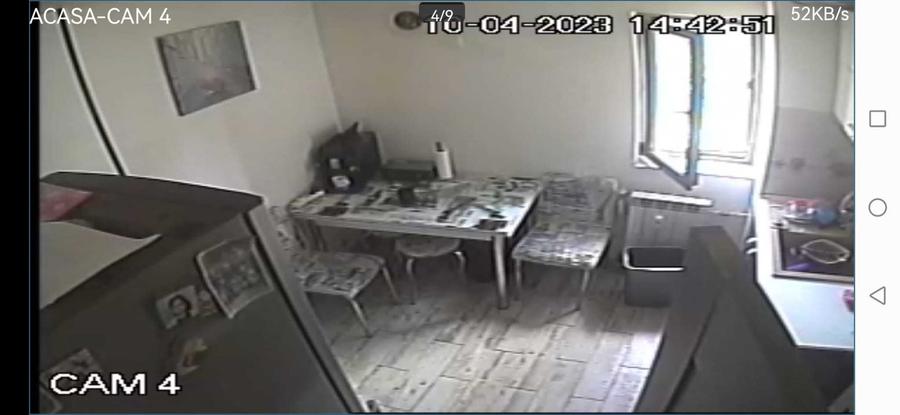 Apartament cu 3 camere semidecomandat în Podu Roș