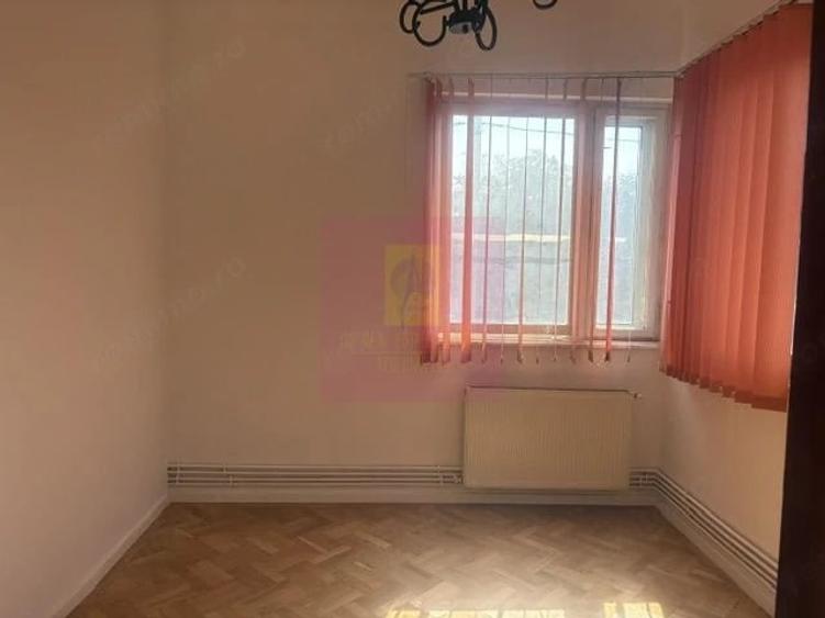Apartament cu 3 camere semidecomandat în Cotroceni