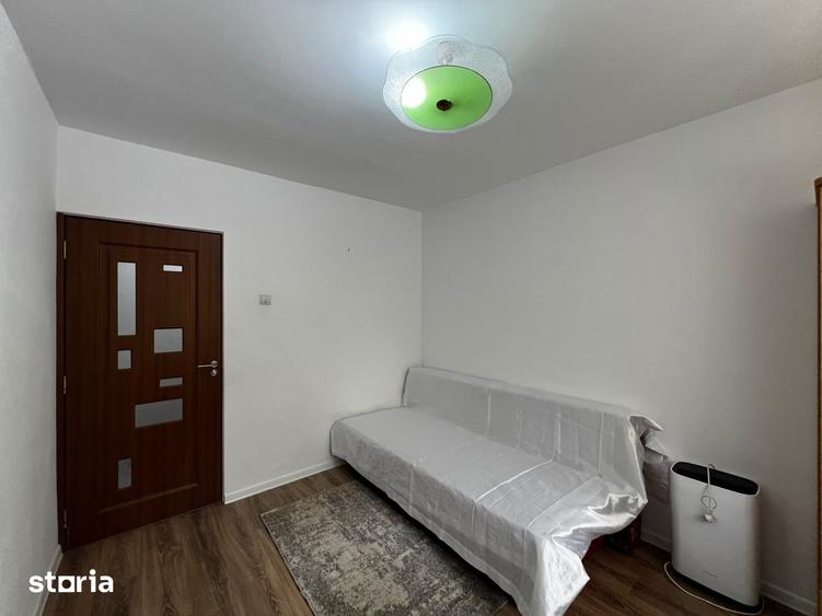 Apartament cu 3 camere decomandat în Nicolina