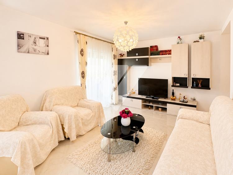 Apartament cu 3 camere decomandat, mobilat în Arhitecților - Calea Cisnădiei