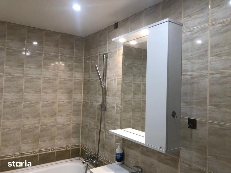 Apartament cu 3 camere decomandat în Delfinariu