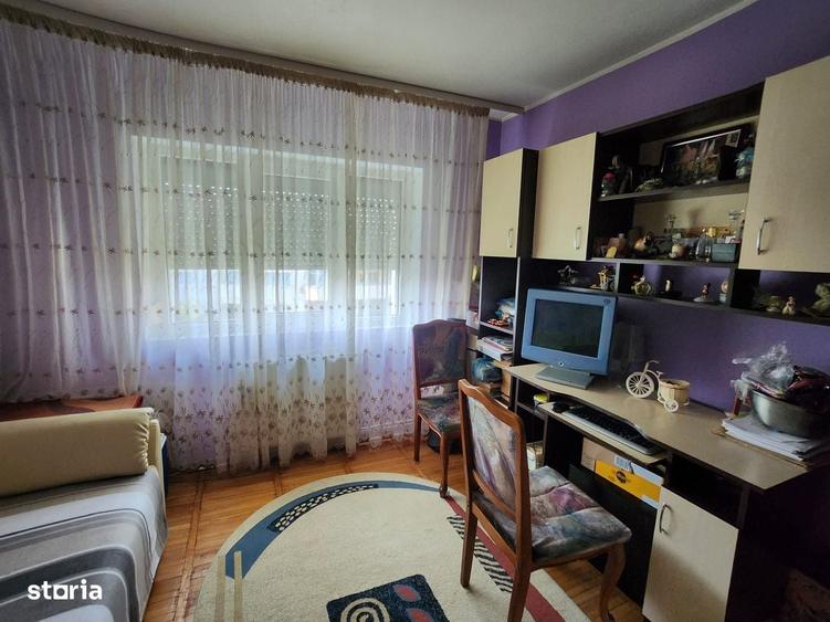 Apartament cu 3 camere decomandat în Energiei