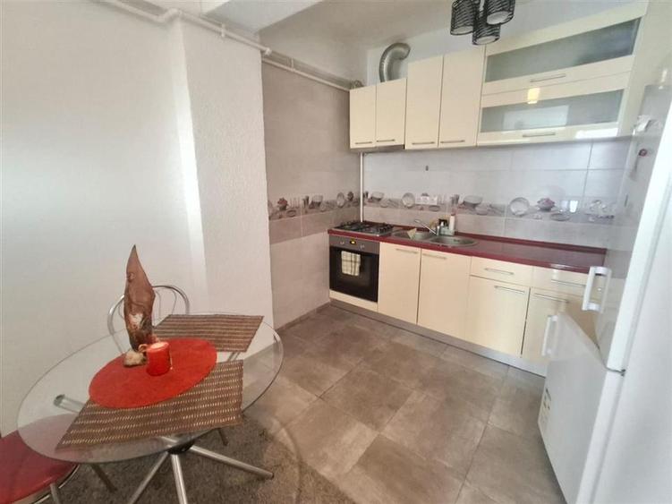 Apartament cu 2 camere semidecomandat în Exterior Sud