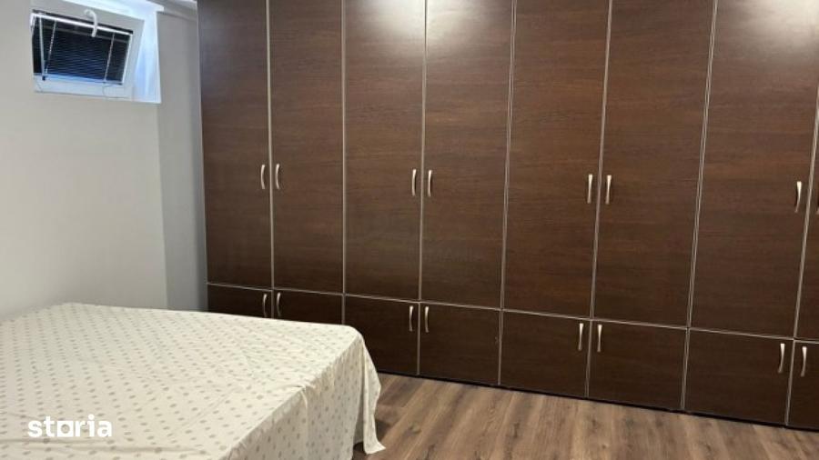 Casă cu 5 camere decomandat cu Teren 500 Mp în Central