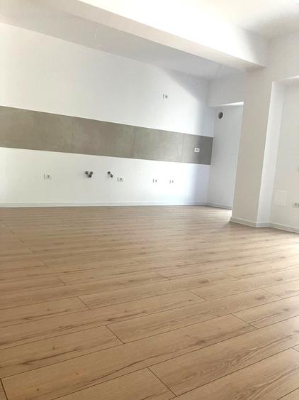 Apartament cu 3 camere semidecomandat în Colentina