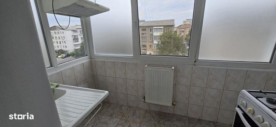Apartament cu 3 camere în Micro 6