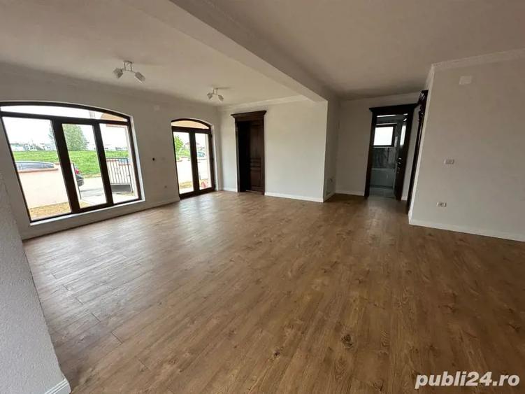 Casă cu 6 camere în Ghiroda