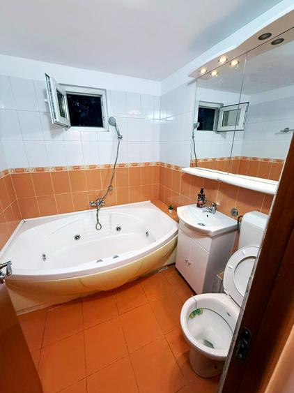Apartament cu 4 camere decomandat în Lujerului