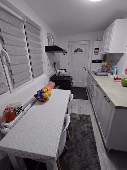 Apartament cu 3 camere semidecomandat în Exterior Vest