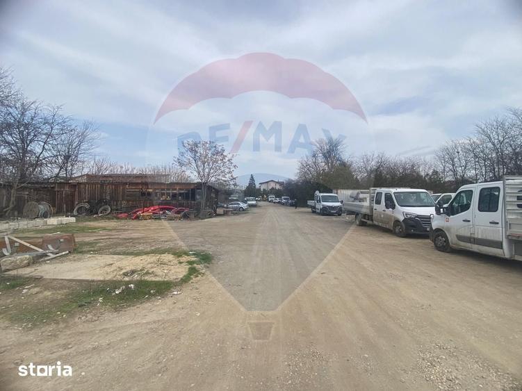 Teren de 2000 mp, în Progresul
