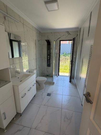 Casă individuală cu 4 camere cu Canalizare în Nord