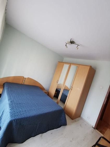 Apartament cu 3 camere decomandat în Turnișor