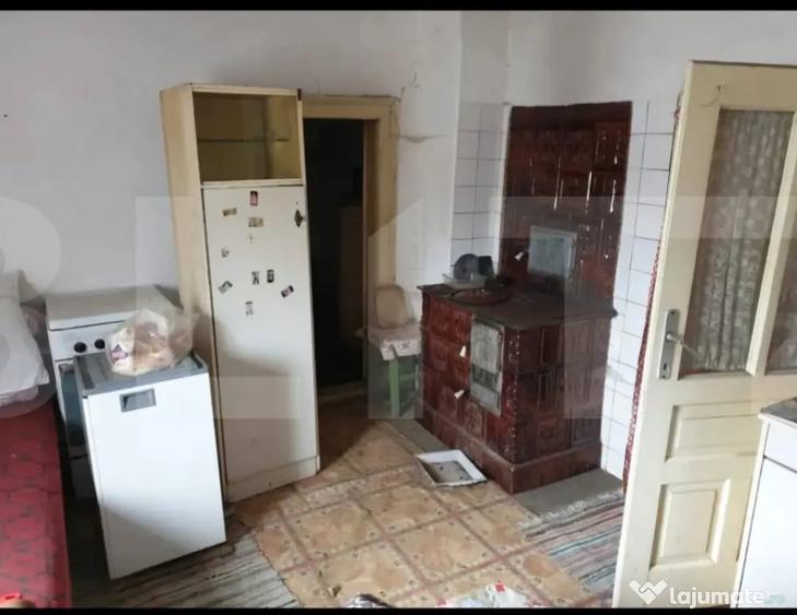Casă cu 2 camere cu Teren 1426 Mp în Central