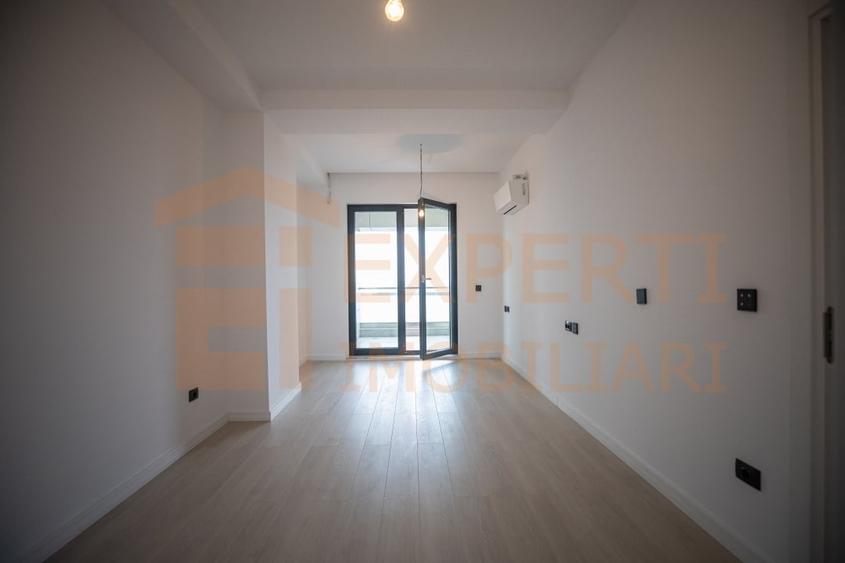 Apartament cu 3 camere decomandat în Faleza Nord