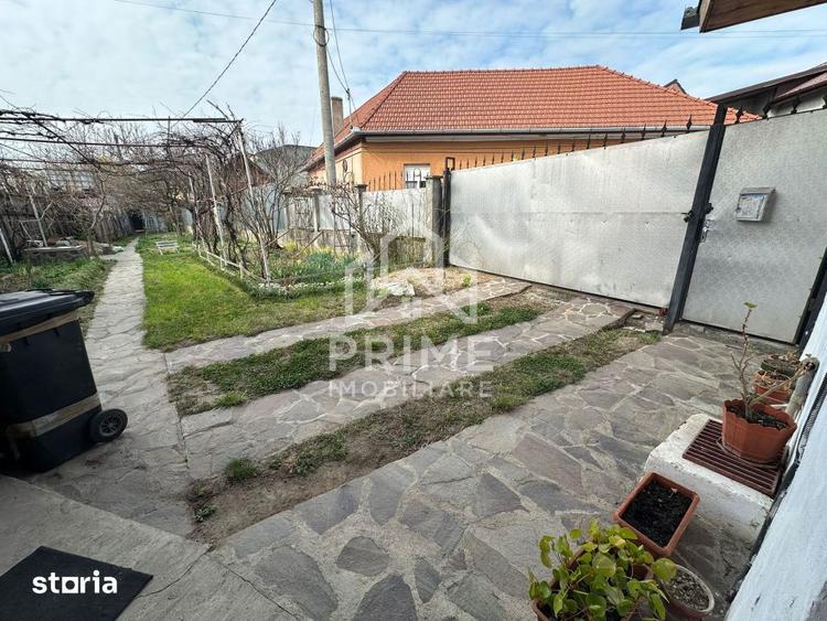 Casă cu 3 camere cu Canalizare în Central