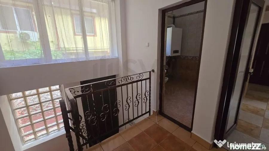 Casă cu 7 camere cu Teren 300 Mp în Rahova