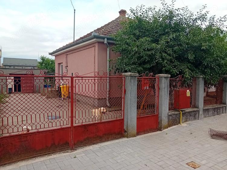 Casă cu 2 camere cu Teren 638 Mp în Central