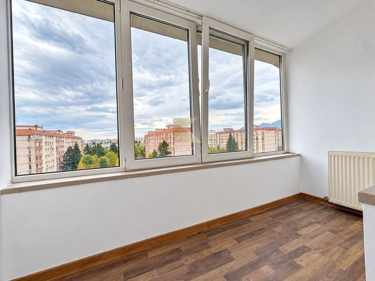 Apartament cu 3 camere semidecomandat în Gării