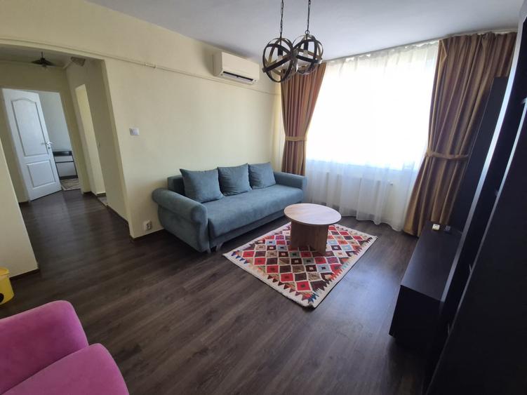 Apartament cu 3 camere semidecomandat în Central