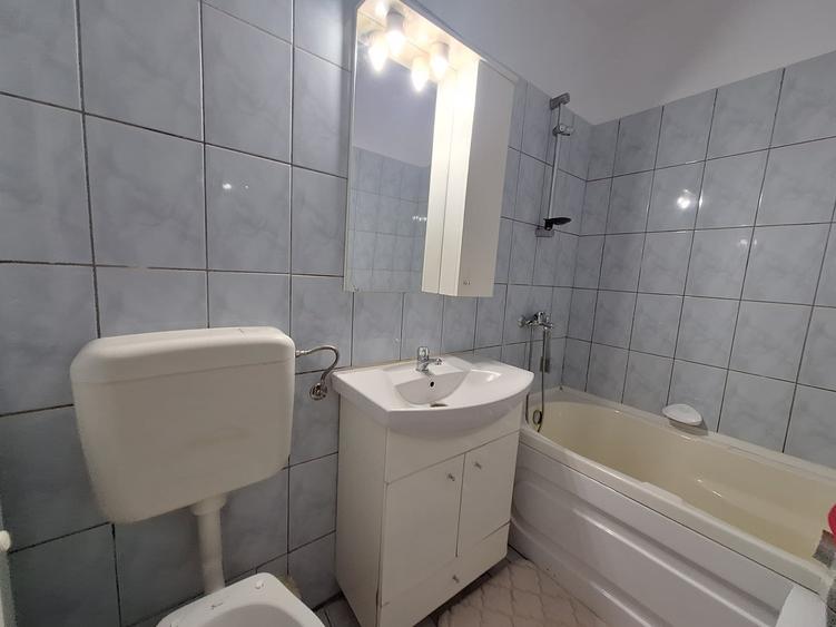 Garsonieră semidecomandată, mobilată în Lipovei