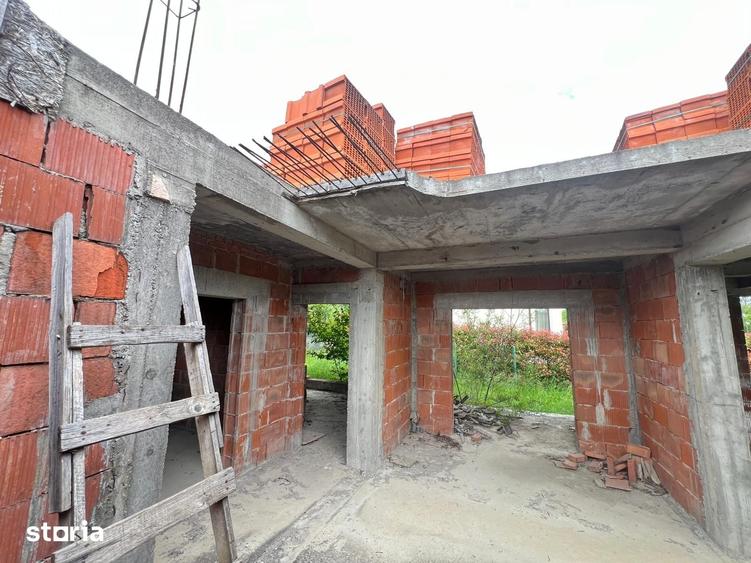 Casă cu 4 camere cu Teren 813 Mp în Găvana