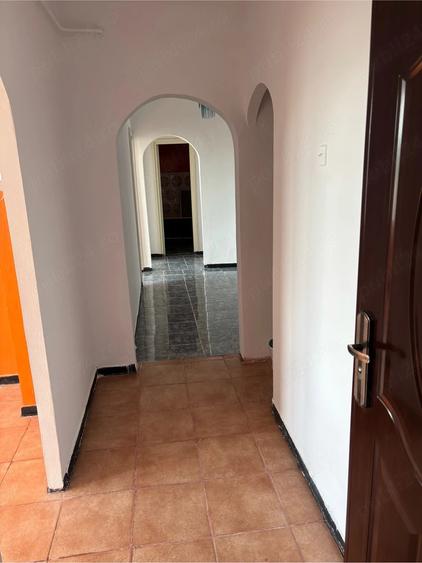 Apartament cu 3 camere decomandat în Alexandru cel Bun