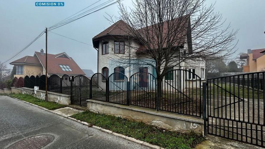Casă cu 6 camere cu Canalizare în