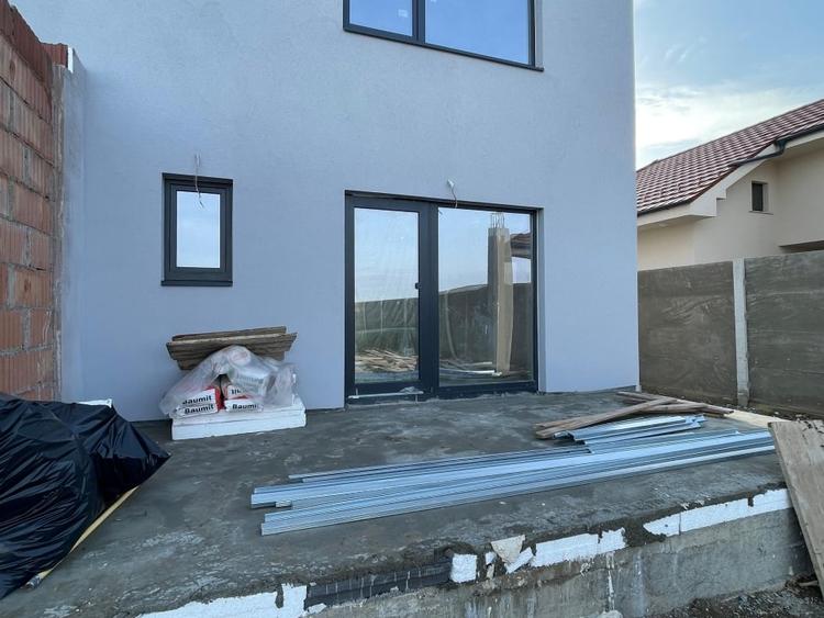 Duplex cu 4 camere cu Canalizare în Moșnița Veche