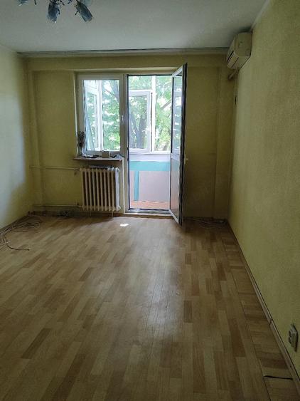 Apartament cu 2 camere semidecomandat în Costin Georgian