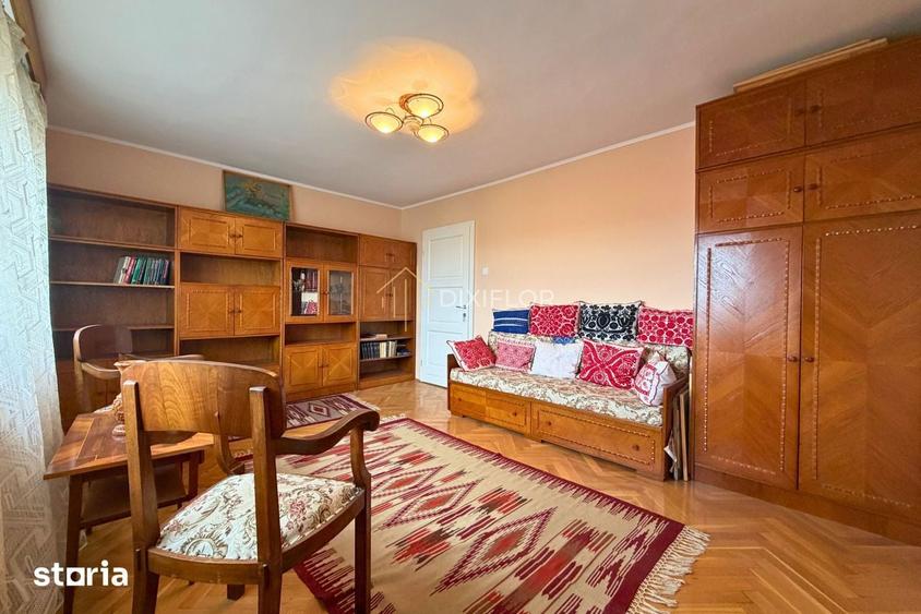 Apartament cu 3 camere decomandat în 1848