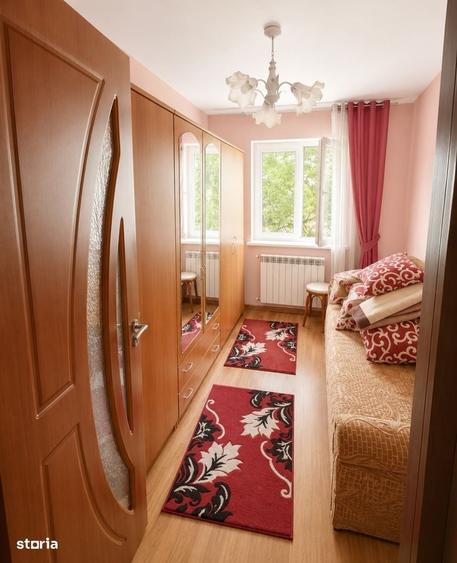 Apartament cu 3 camere semidecomandat în Craiovița Nouă