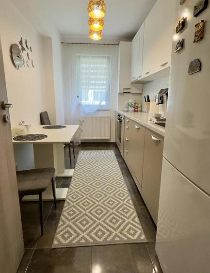 Apartament cu 3 camere decomandat, mobilat în Central