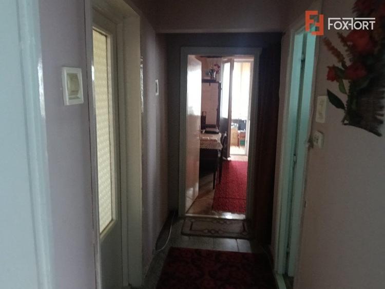Apartament cu 3 camere semidecomandat, mobilat în Girocului